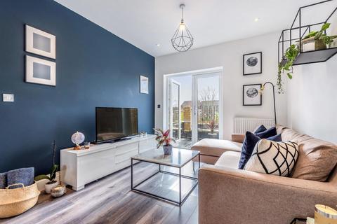Flat 3, 39 Mill Hill Road, London, W3 8JE