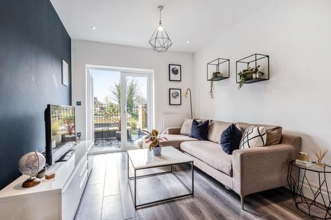 Flat 3, 39 Mill Hill Road, London, W3 8JE
