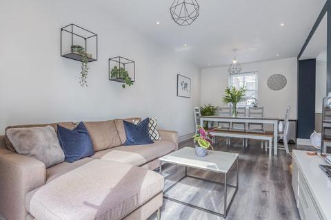 Flat 3, 39 Mill Hill Road, London, W3 8JE