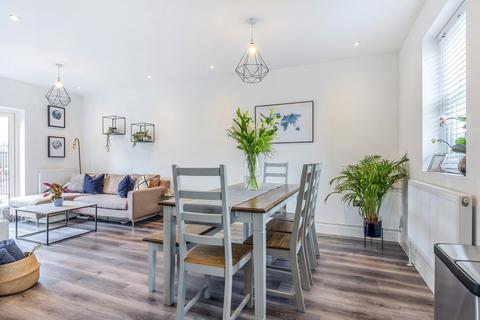 Flat 3, 39 Mill Hill Road, London, W3 8JE