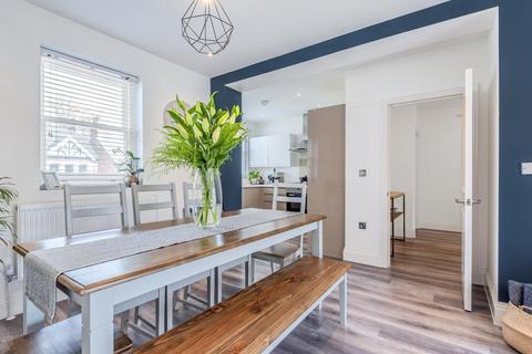 Flat 3, 39 Mill Hill Road, London, W3 8JE
