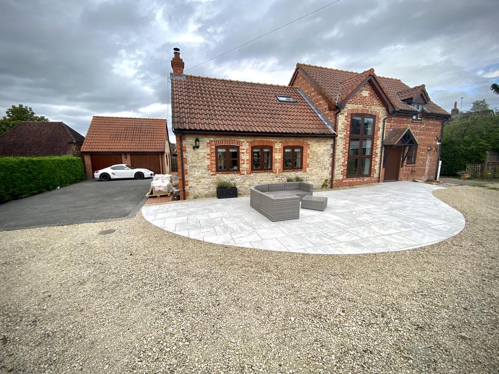 Bay Lane, Gillingham, Dorset, SP8 3 bed detached house £550,000