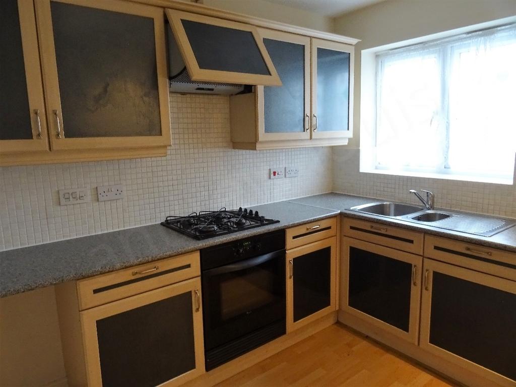 Riviera Drive Croxteth L11 2 bed semidetached house £625 pcm (£144 pw)