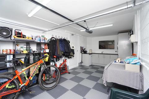 9 Summerhouse Drive, Sheffield, S8 8AD