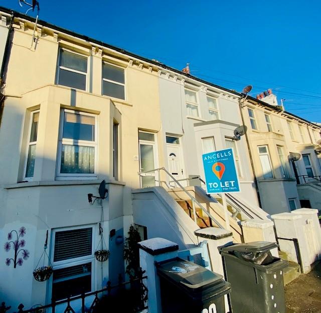CAVENDISH PLACE, EASTBOURNE BN21 1 bed flat £650 pcm (£150 pw)