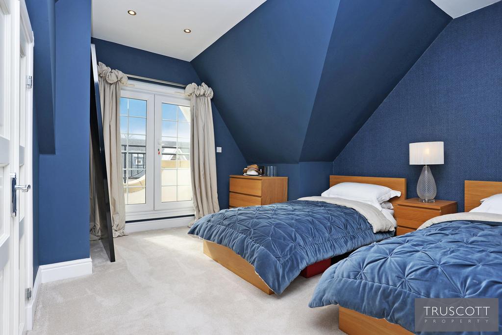 Double Bedroom 5