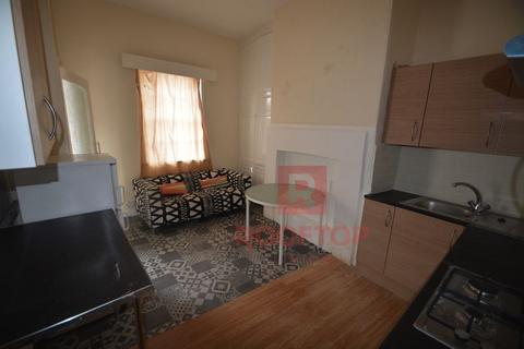 2 bedroom house to rent, Sagar Place, Leeds LS6