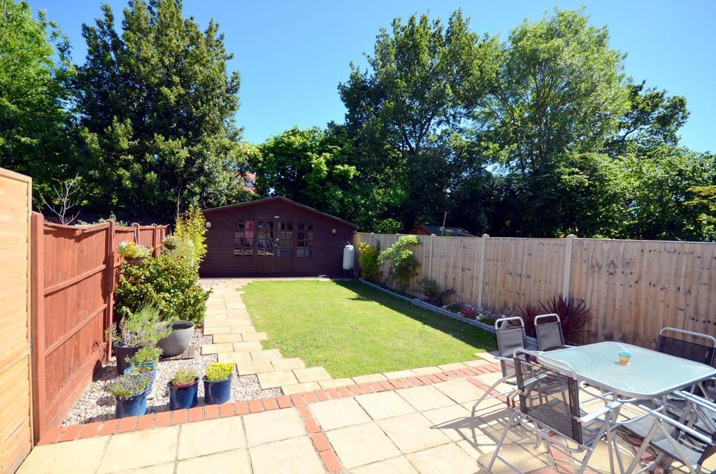 Eton Avenue, New Malden, KT3 5 bed semidetached house £780,000