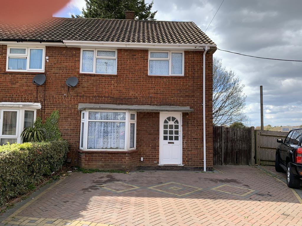 Luton LU4 3 bed semidetached house to rent £1,200 pcm (£277 pw)