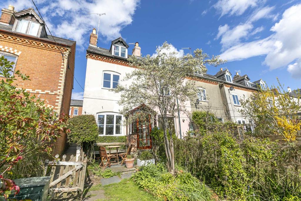Horns Road, Stroud 2 bed end of terrace house £225,000