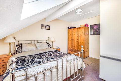 162 Blakes Avenue, Witney, OX28 3UD