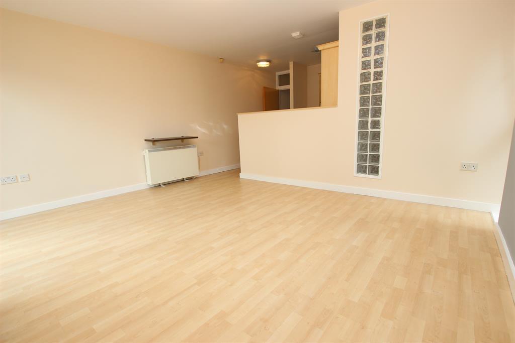 Spencers Wood, Bromley Cross, Bolton, BL7 9BX 2 bed flat £575 pcm (£
