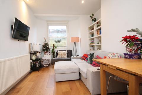 3 bedroom flat to rent, St Johns Grove, Archway, N19