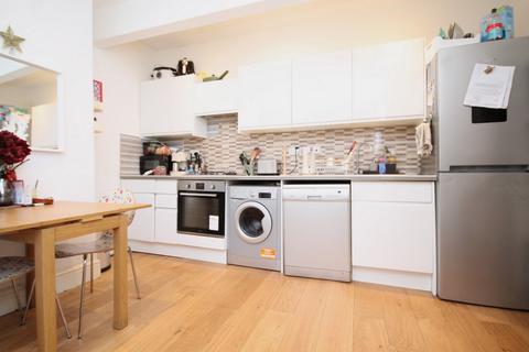 3 bedroom flat to rent, St Johns Grove, Archway, N19