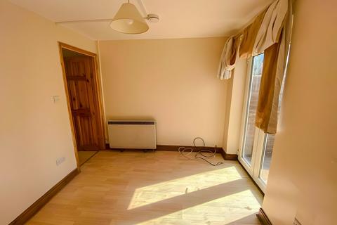 Studio to rent, Annex Studio Flat To Let - HP12