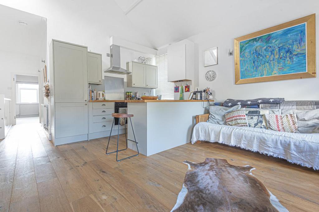 Chatham Road, Kingston upon Thames 2 bed flat £425,000