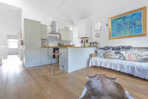 Flat B, 53 Chatham Road, Kingston Upon Thames, KT1 3AB