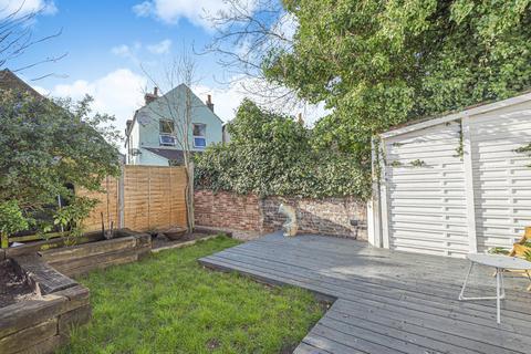 Flat B, 53 Chatham Road, Kingston Upon Thames, KT1 3AB