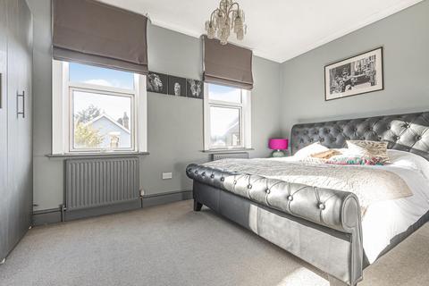 Flat B, 53 Chatham Road, Kingston Upon Thames, KT1 3AB