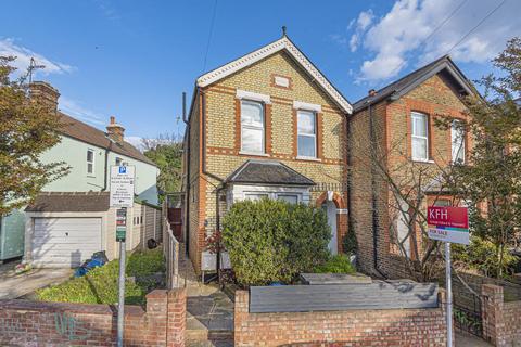 Flat B, 53 Chatham Road, Kingston Upon Thames, KT1 3AB
