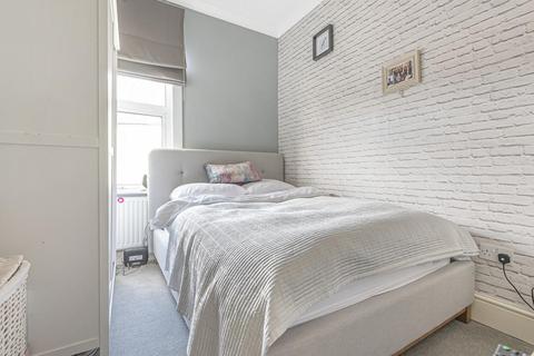 Flat B, 53 Chatham Road, Kingston Upon Thames, KT1 3AB
