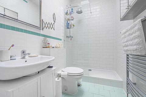 Flat B, 53 Chatham Road, Kingston Upon Thames, KT1 3AB