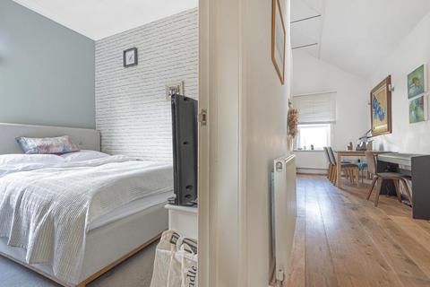 Flat B, 53 Chatham Road, Kingston Upon Thames, KT1 3AB