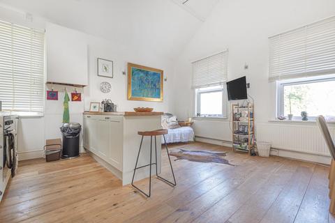 Flat B, 53 Chatham Road, Kingston Upon Thames, KT1 3AB