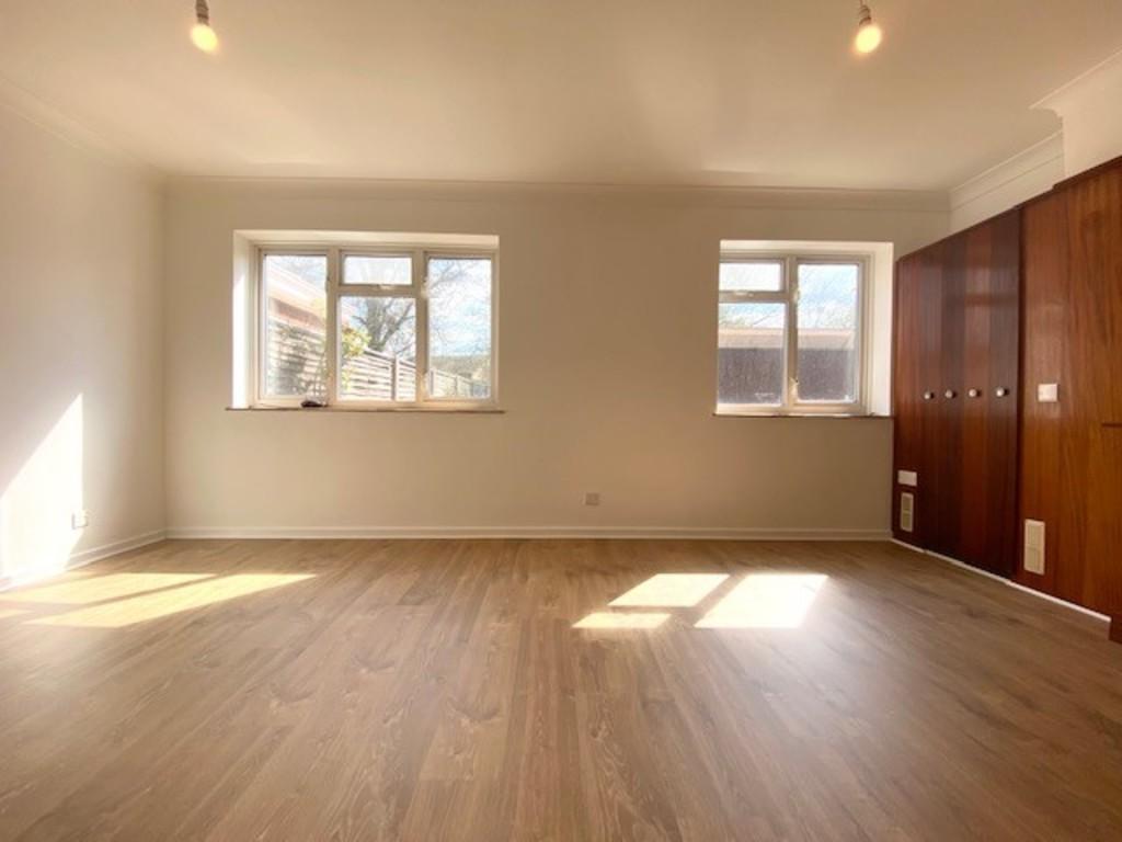 Alkham Road, Maidstone 3 bed semidetached house £1,250 pcm (£288 pw)