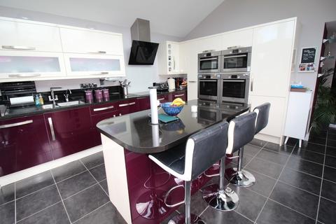 16 Azalea Drive, Warminster, BA12 8RJ
