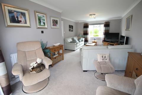 16 Azalea Drive, Warminster, BA12 8RJ