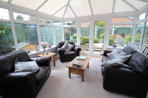 16 Azalea Drive, Warminster, BA12 8RJ