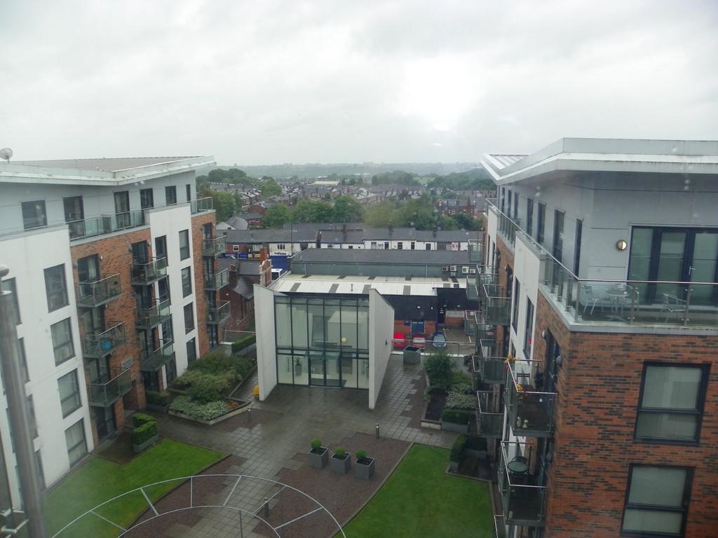 Cedar Court, The Radius, Prestwich 2 bed flat £850 pcm (£196 pw)