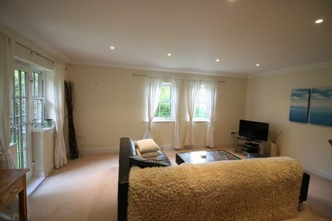 2 bedroom flat to rent, Reigate