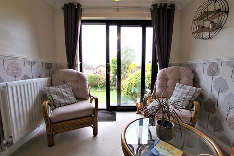 8 Heron Drive, Uttoxeter, ST14 8TN