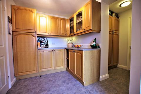 8 Heron Drive, Uttoxeter, ST14 8TN