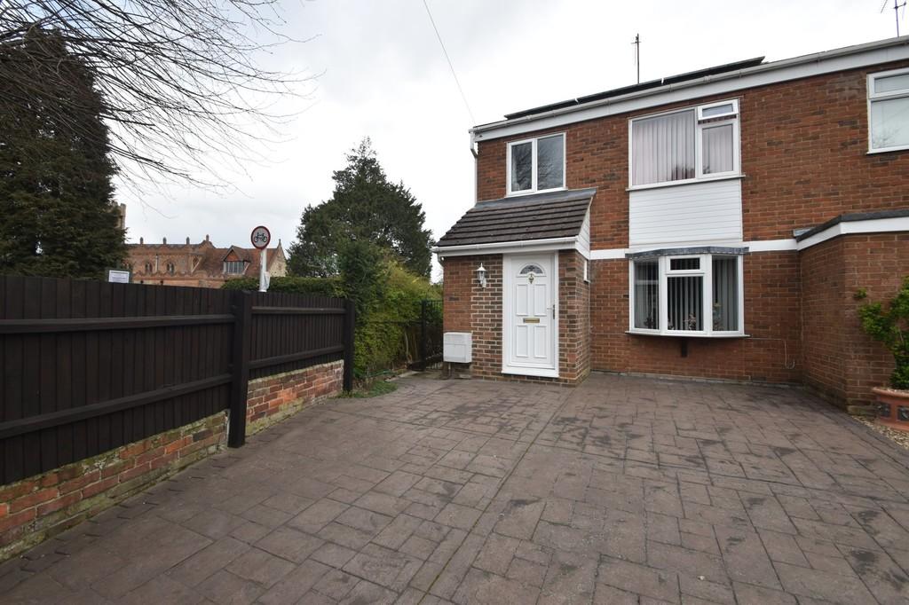 Church Street, Great Baddow, CM2 7HX 3 bed end of terrace house £385,000