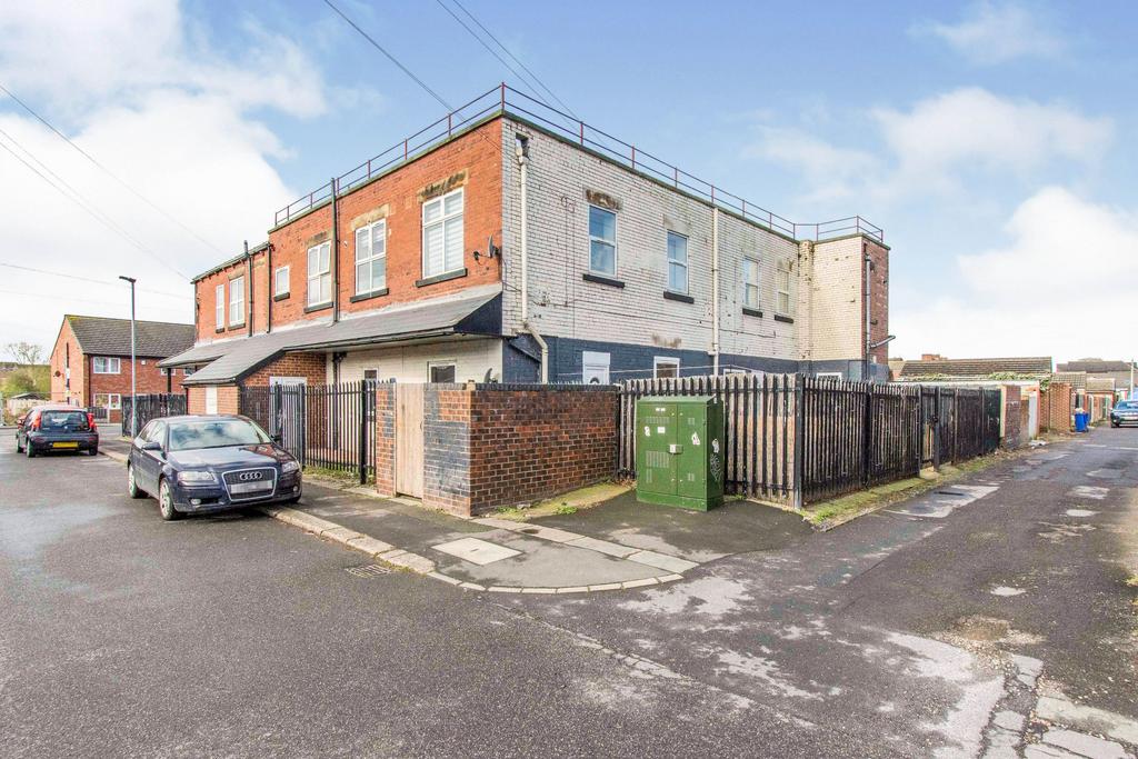 Apartment, High Street, Thurnscoe, Rotherham 2 bed flat for sale £75,000