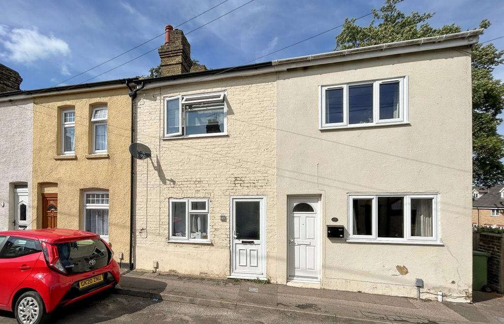 Bassett Road, Sittingbourne 2 bed terraced house £1,150 pcm (£265 pw)