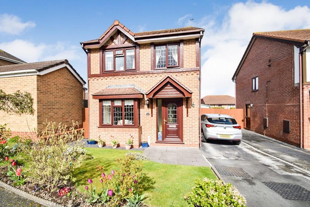 Beaumaris Drive, Llandudno 3 bed detached house £280,000