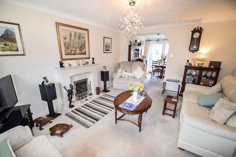 2 Beaumaris Drive, Llandudno, LL30 1RH