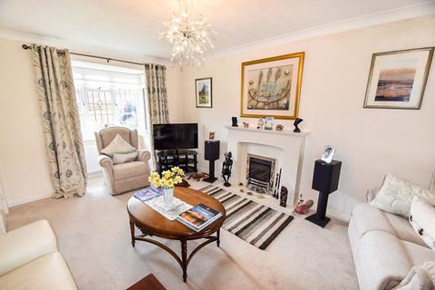 2 Beaumaris Drive, Llandudno, LL30 1RH