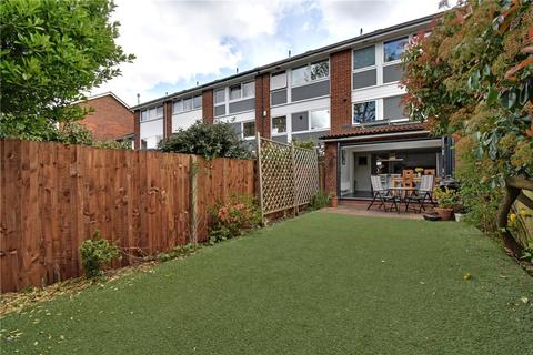 10 Hatcliffe Close, London, SE3 9UE