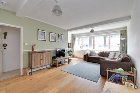 10 Hatcliffe Close, London, SE3 9UE