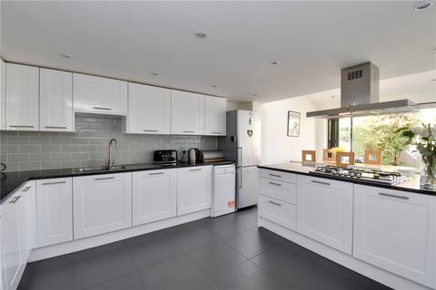 10 Hatcliffe Close, London, SE3 9UE