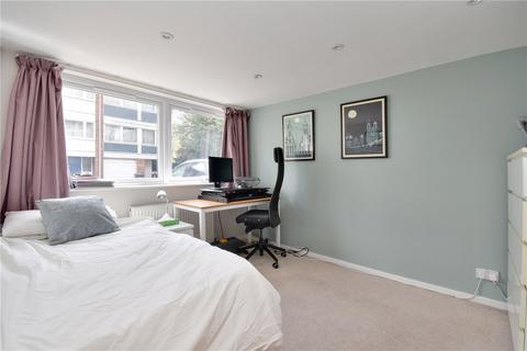 10 Hatcliffe Close, London, SE3 9UE