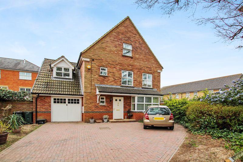 Abbey Drive, Bexley Park 5 bed detached house £2,000 pcm (£462 pw)