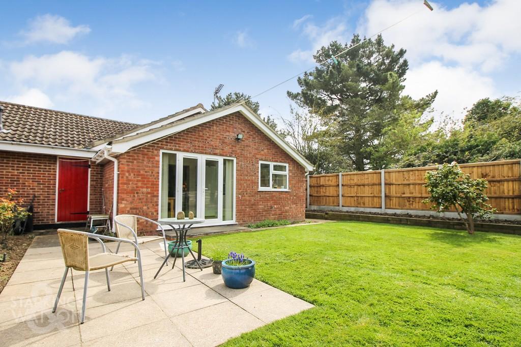 Meadow Gardens, Beccles 3 bed semidetached bungalow £325,000