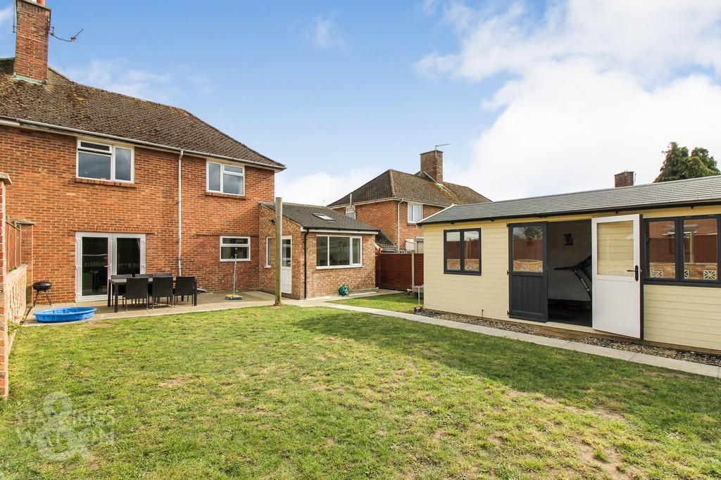 Joyce Road, Bungay 3 bed semidetached house £220,000