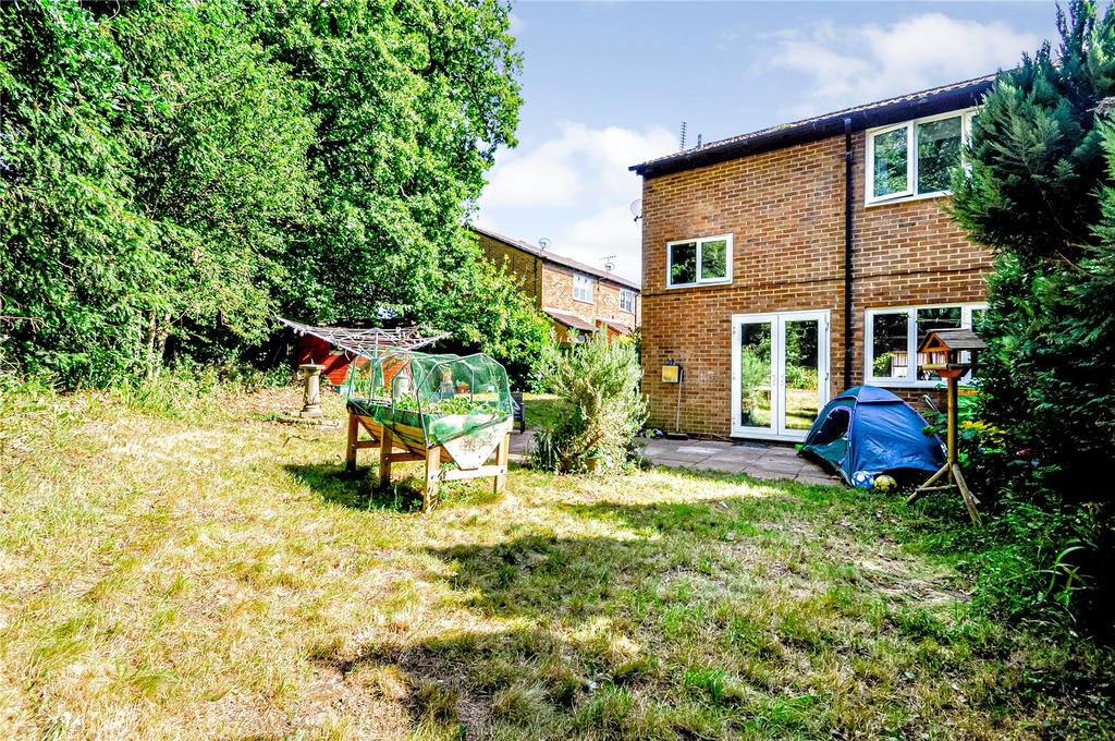 Priors Way, Holyport, Maidenhead, Berkshire, SL6 3 bed semidetached house £425,000